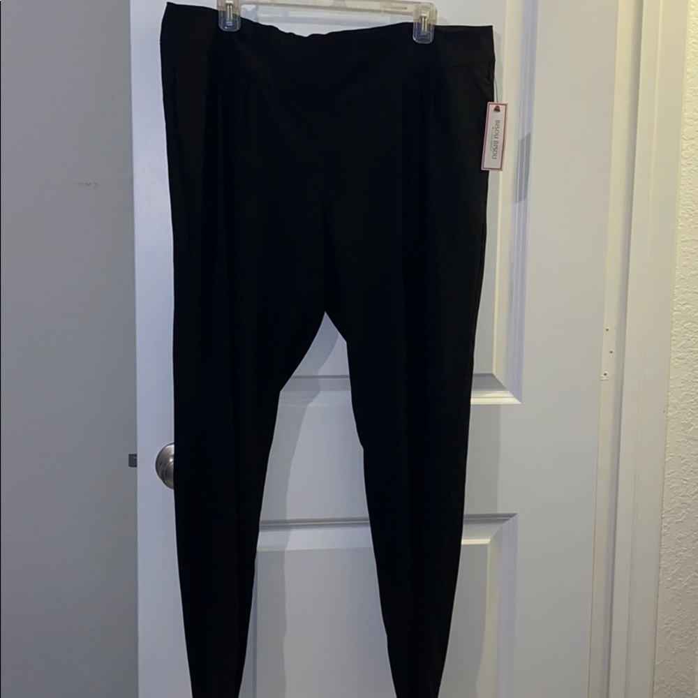NWT Bisou Bisou dress pants